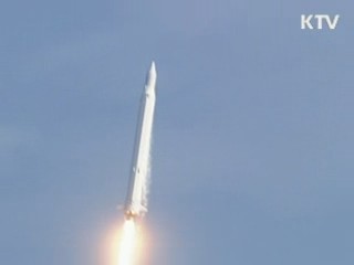 '1단 엔진-2단 고체모터-위성'으로 구성